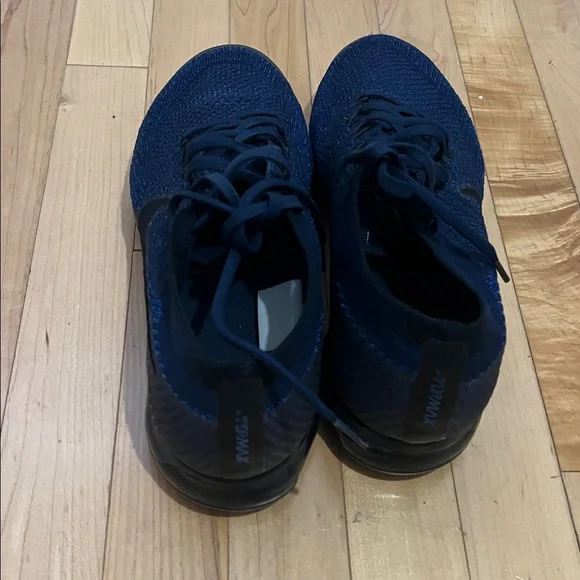 Pre-owned Men's Size 10.5 Navy NiKe Air VaporMax Sneakers. - Picture 7 of 8